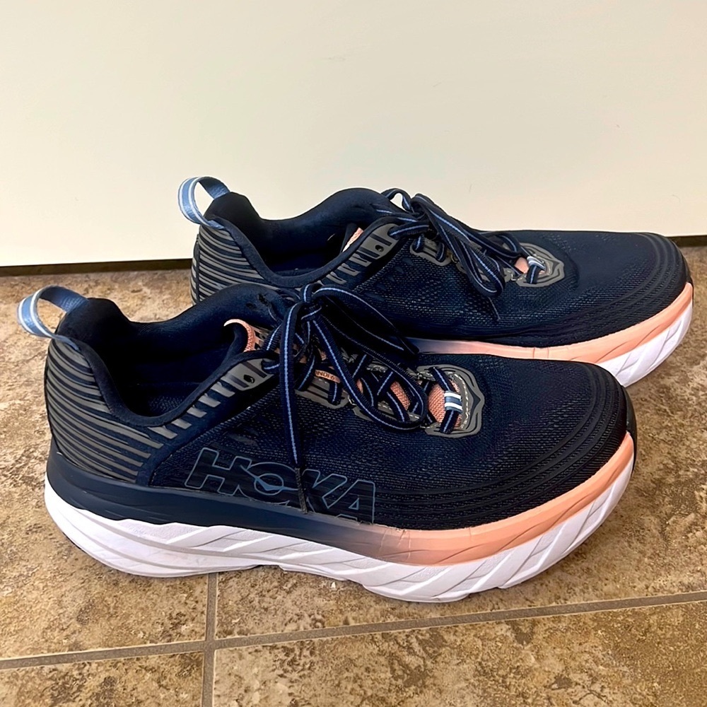 Hoka One One Bondi 6 size women’s 9
